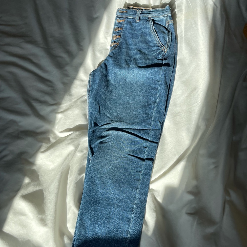 American eagle, stretch size 2 jeans.